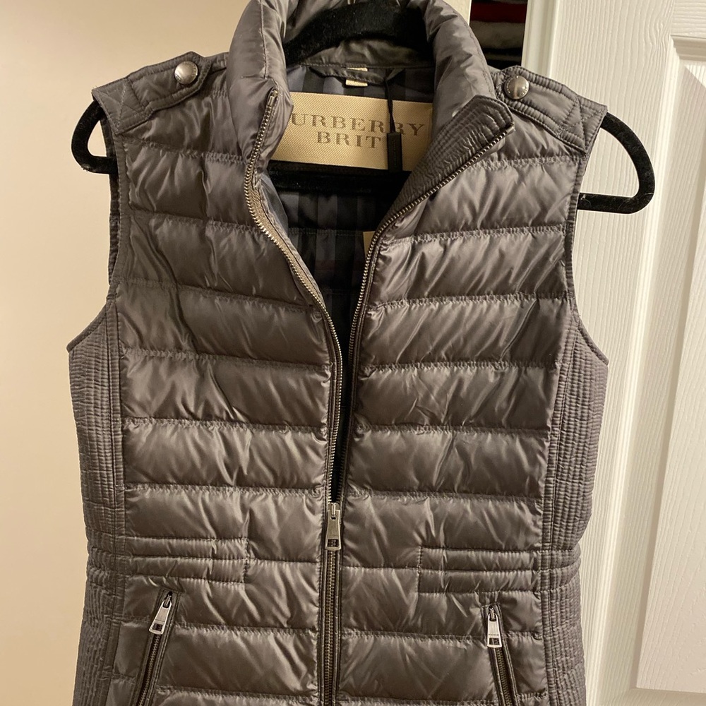 Super cute never worn Burberry vest!